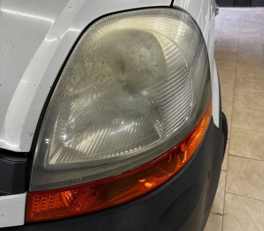 Óptica de auto — antes del pulido de ópticas