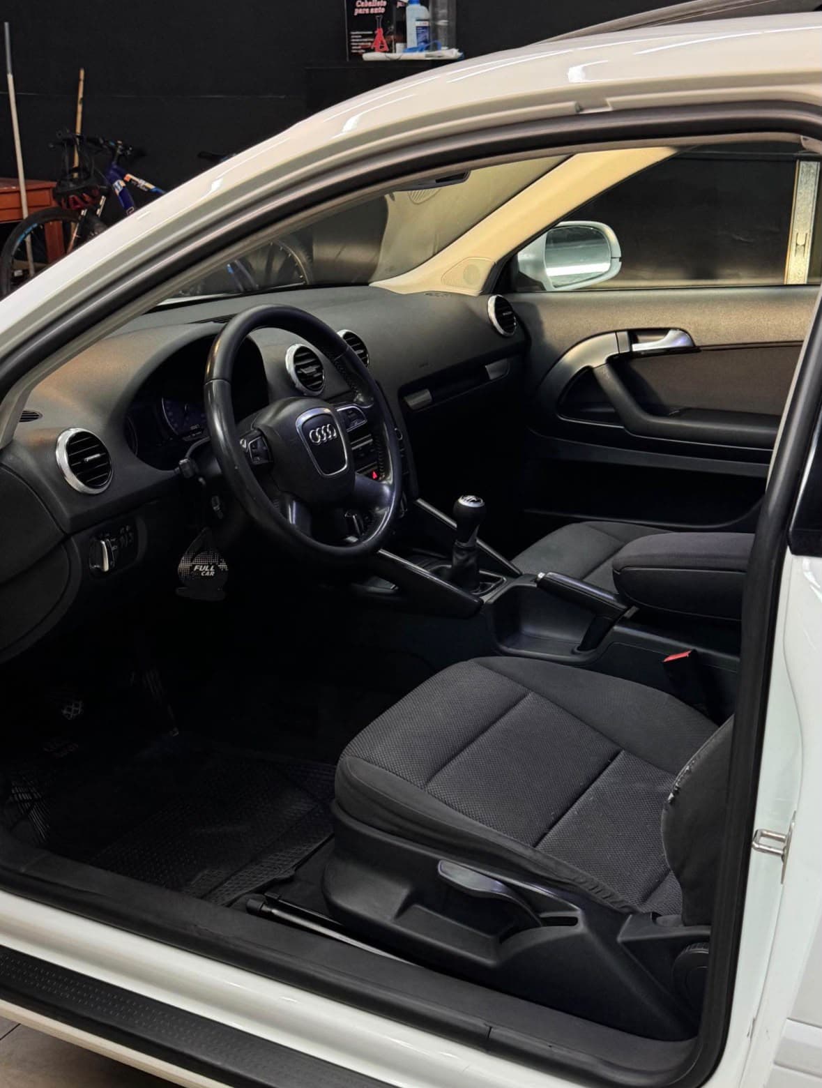 Interior de Audi A3 después del detailing